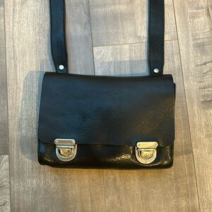 M0851 black leather crossbody